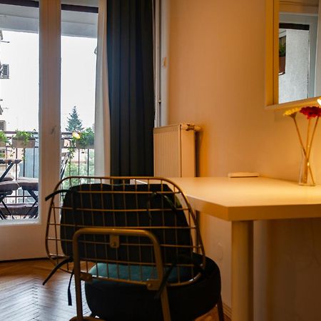 Ultracentral Hong Kong 3 Bdrm Apartment Bucureşti Ngoại thất bức ảnh