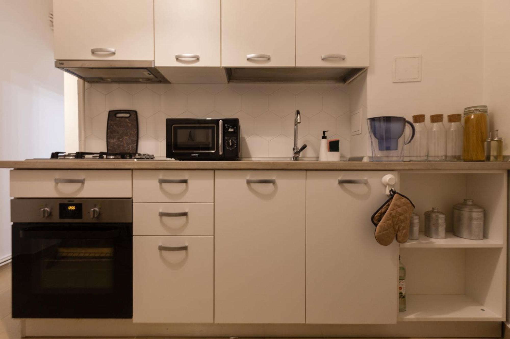 Ultracentral Hong Kong 3 Bdrm Apartment Bucureşti Ngoại thất bức ảnh