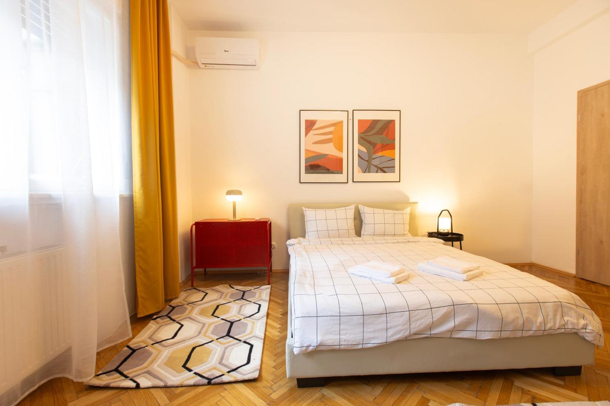 Ultracentral Hong Kong 3 Bdrm Apartment Bucureşti Ngoại thất bức ảnh