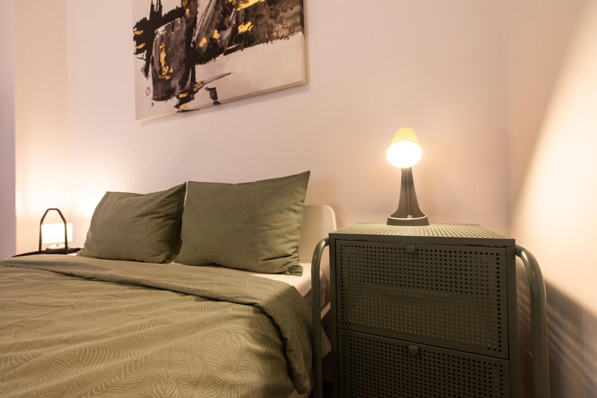 Ultracentral Hong Kong 3 Bdrm Apartment Bucureşti Ngoại thất bức ảnh