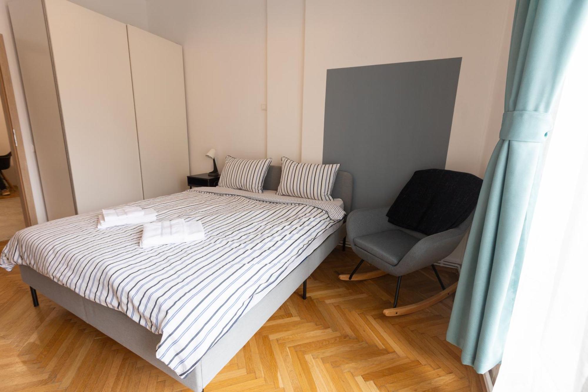 Ultracentral Hong Kong 3 Bdrm Apartment Bucureşti Ngoại thất bức ảnh