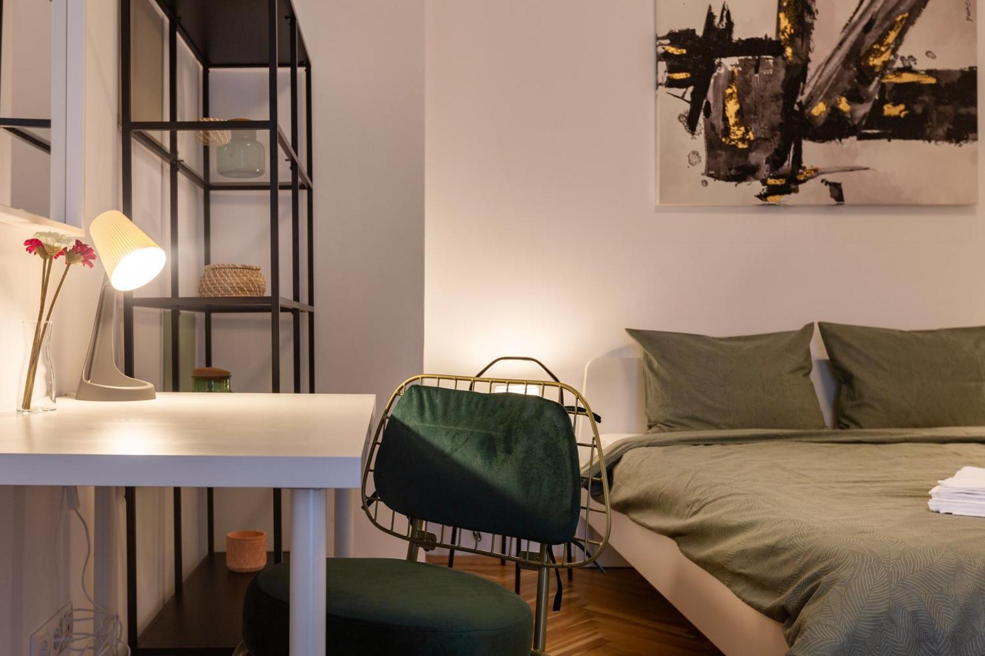 Ultracentral Hong Kong 3 Bdrm Apartment Bucureşti Ngoại thất bức ảnh