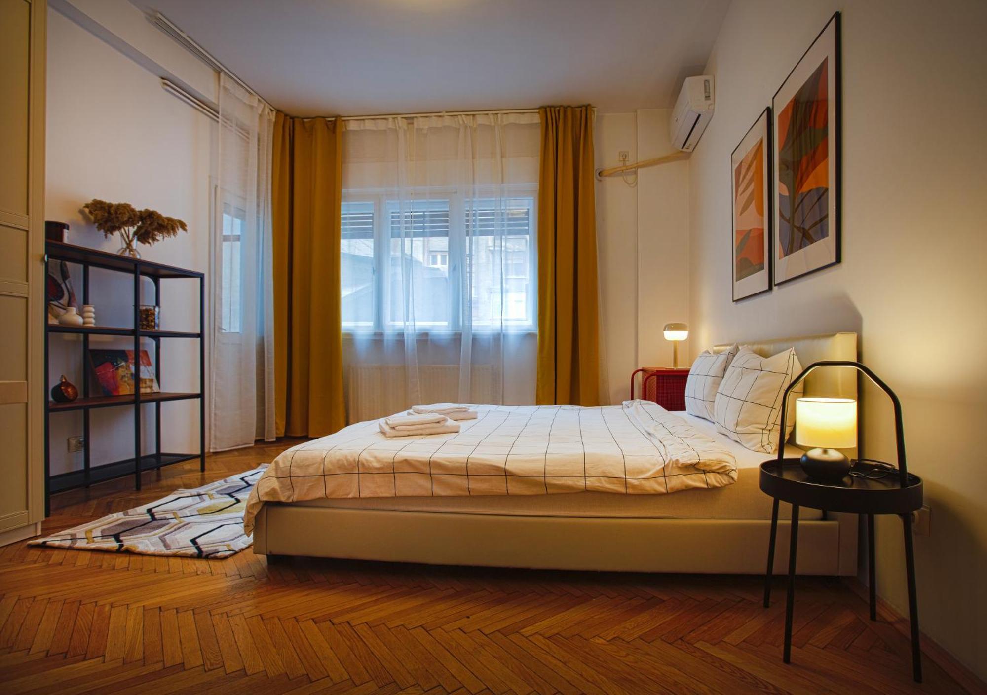 Ultracentral Hong Kong 3 Bdrm Apartment Bucureşti Ngoại thất bức ảnh