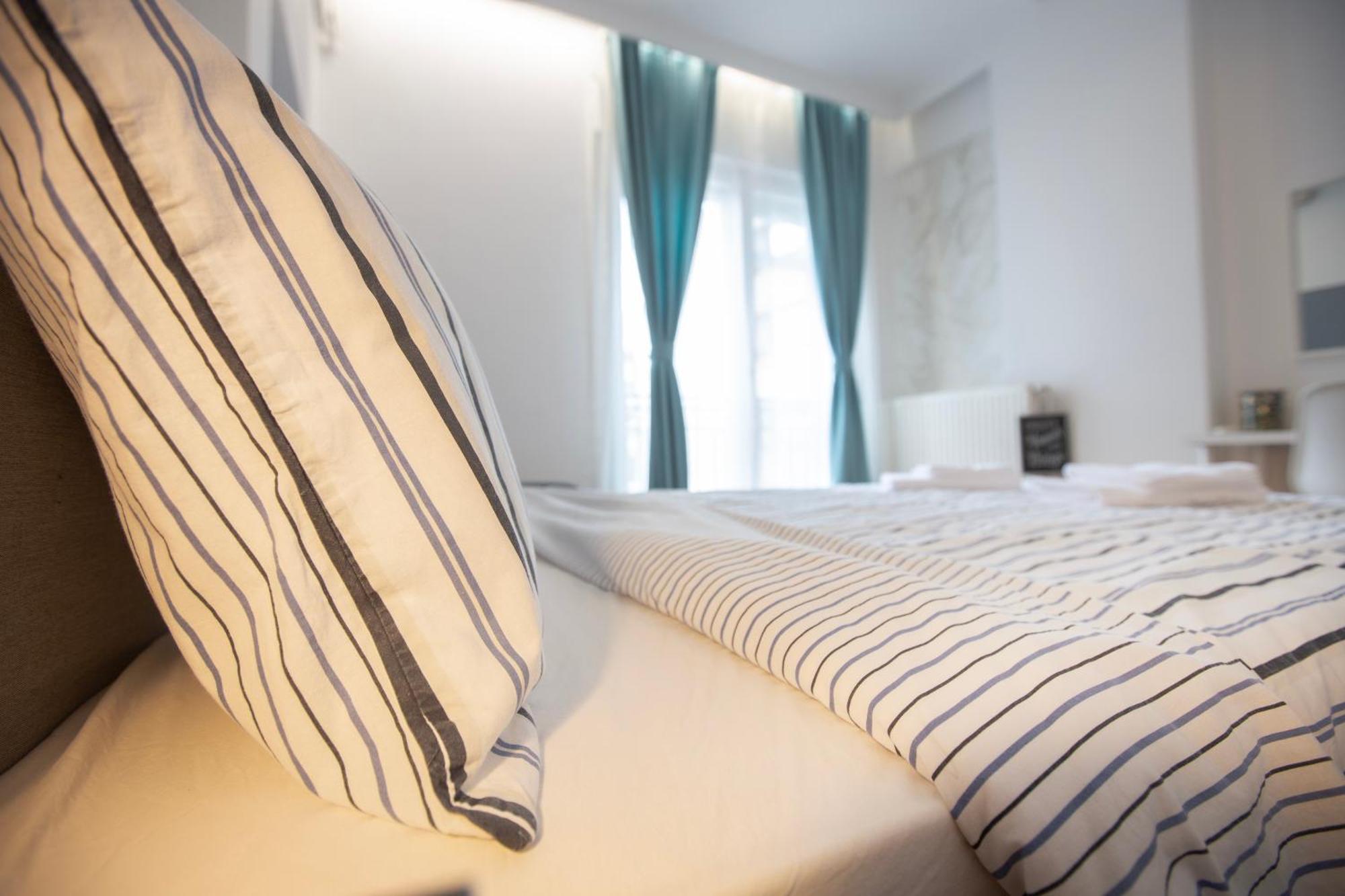Ultracentral Hong Kong 3 Bdrm Apartment Bucureşti Ngoại thất bức ảnh