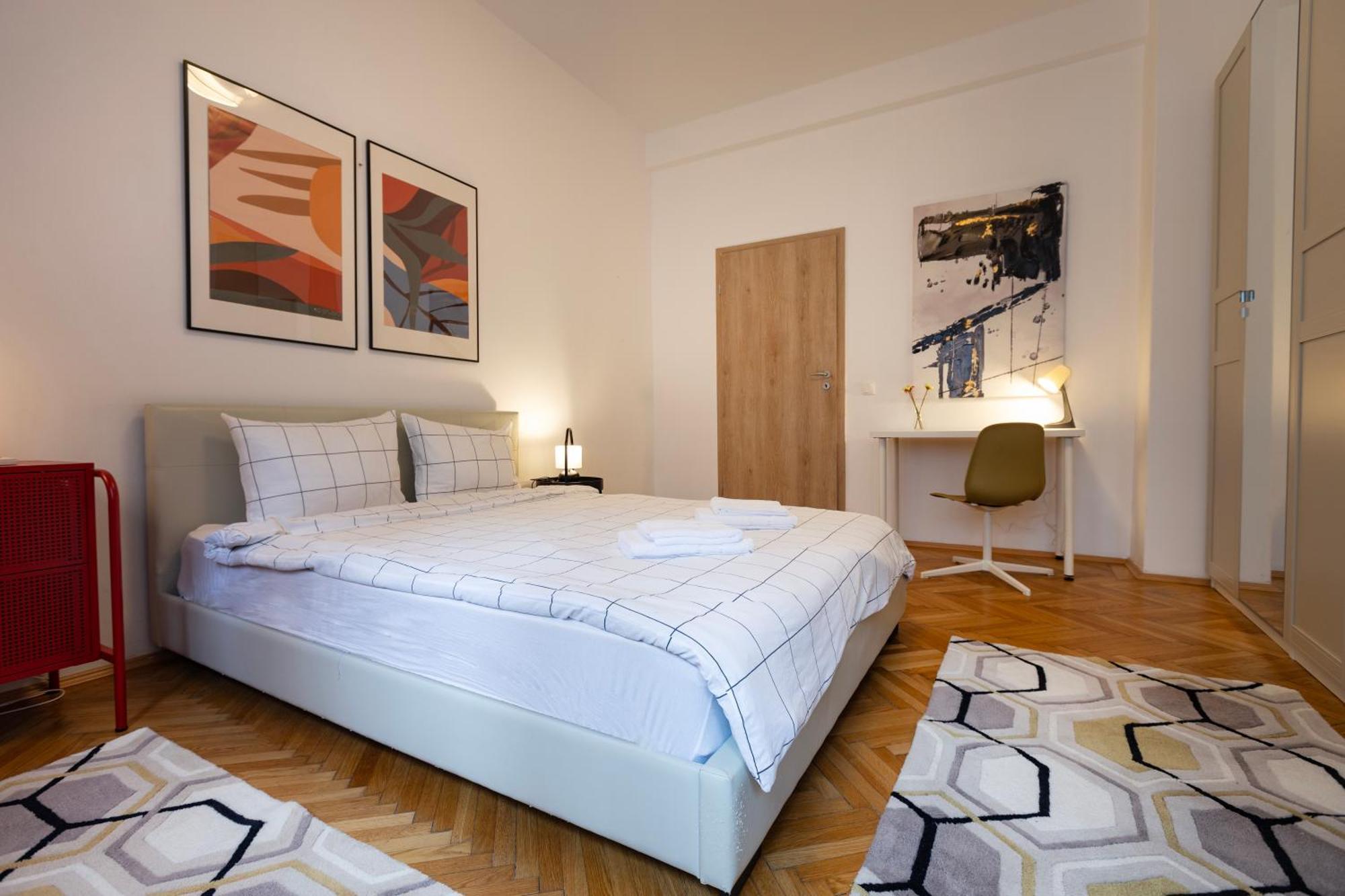 Ultracentral Hong Kong 3 Bdrm Apartment Bucureşti Ngoại thất bức ảnh